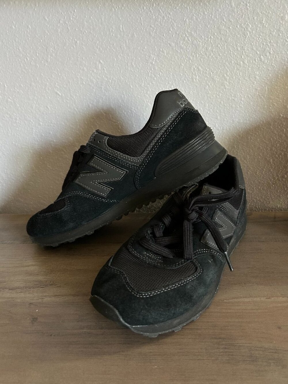 Men's 9.5 New Balance Classic 574 All black